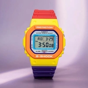 70卡西欧DW5600小方块新款太空人功能齐全24小时指示倒计时闹铃星期显示背光都有防砸防震防冻生活防水进口树脂表壳橡胶表带表面矿物强化玻璃镜面更持久耐用电子机芯数字显示非常方便表盘径约44mm厚度约11mm表带调节长度145215cm石英机芯带附加功能手表镜面材质矿物强化玻璃镜面表带材质树脂生活性防水